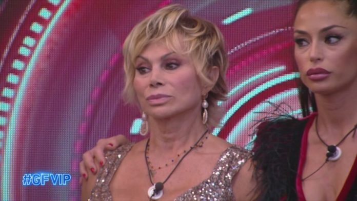 Grande Fratello Vip, chi è uscito ieri sera venerdì 22 ottobre? Eliminata Raffaella Fico | Video Mediaset Eliminata Raffaella Fico