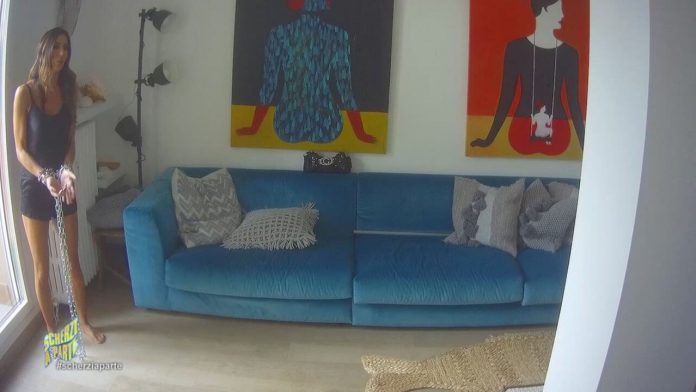 La Candid Camera di Elisabetta Gregoraci a Scherzi a Parte 2021 | Video Mediaset Elisabetta Gregoraci candid