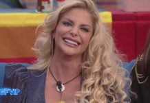 GF Vip, Francesca Cipriani perde un dente, e la showgirl ci scherza: “Ho i denti finti, qui di vero non c’è nulla!” | Video Mediaset Francesca Cipriani