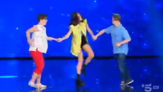 Giulia Stabile a Tu si que vales 2021 balla con i bolognesi Giovanni e Agnese | Video Witty Tv Giulia Stabile balla