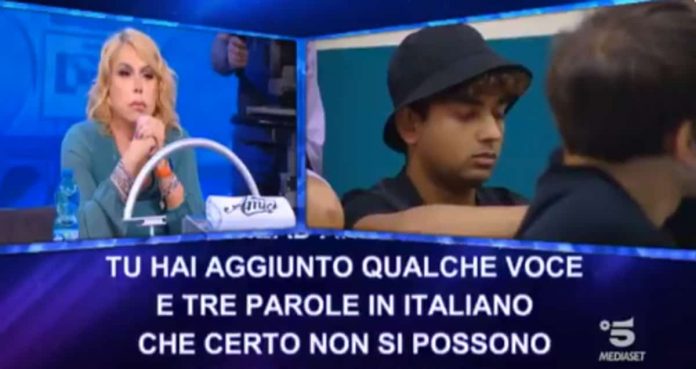 Inder lascia Amici 21: Anna Pettinelli lo ‘scarica’ e lo invita ad andarsene | Video Witty Tv Inder Amici 21