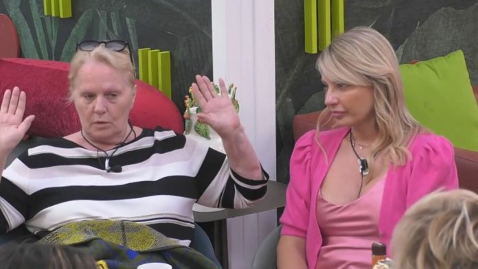 GF Vip, Katia Ricciarelli e Carmen Russo fanno pace e si chiariscono | Video Mediaset Katia e Carmen pace