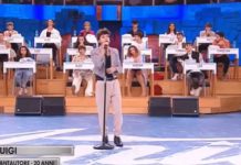 Amici 21, Luigi canta Tondo di Enrico Nigiotti, sui social piovono critiche | Video Witty Tv Luigi canta Muro
