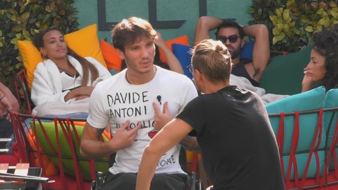 GF Vip, Manuel tornerà a camminare? “Fino a che posso, che son vivo io mi impegnerò” | Video Mediaset Manuel e Davide