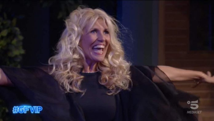 Maria Teresa Ruta torna nella Casa del GF Vip per una sorpresa all’ex marito Amedeo Goria | Video Mediaset Maria Teresa Ruta