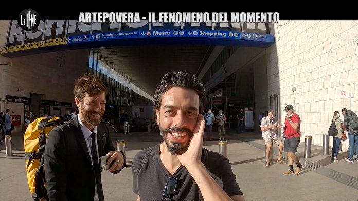 Mario De Lillo e la sua “Arte Povera” a Le Iene, e arriva Malena nell’idromassaggio | Video Mediaset Mario De Lillo a Le Iene "Arte Povera"