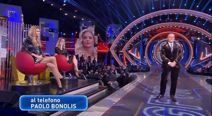 Paolo Bonolis chiama in diretta al Grande Fratello Vip: la telefonata | Video Mediaset Paolo Bonolis chiama in diretta