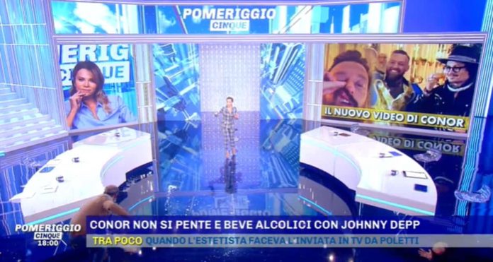 Pomeriggio 5, paura e vetri in studio: ‘scoppiano’ i tavoli degli analisti | Video Mediaset Pomeriggio 5 vetri rotti