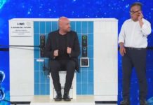 Rudy Zerbi si siede su i WC a Tu si que vales 2021: doccia gelata per lui | Video Witty Tv Rudy Zerbi sul water