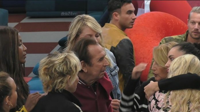 Lo scherzo a Giucas Casella al Grande Fratello Vip: “tutti squalificati!” | Video Mediaset Scherzo Giucas