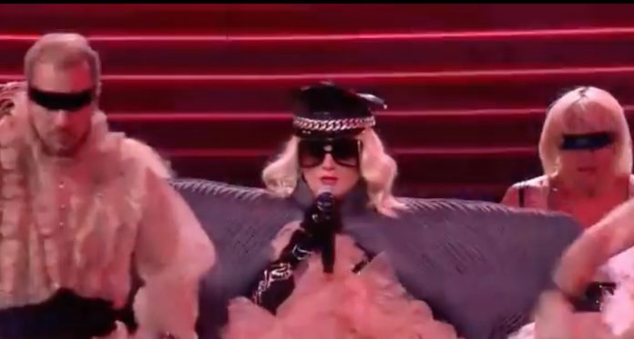 Star in the Star, la vera “identità” dietro la maschera di Lady Gaga era Silvia Salemi | Video Mediaset Sta in The Star Lady Gaga Silvia Salemi