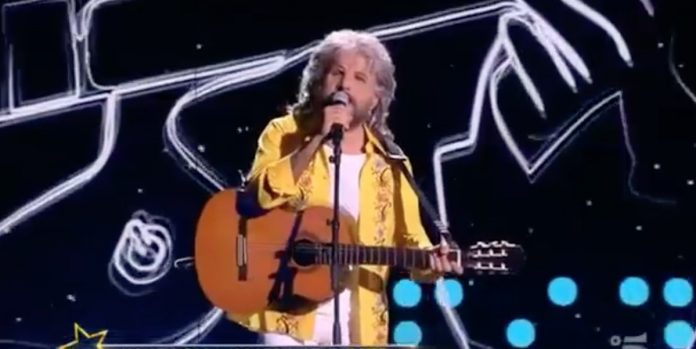 Star in the Star, la vera “identità” dietro la maschera di Pino Daniele era Sal Da Vinci | Video Mediaset Star in the star pino daniele sal da vinci