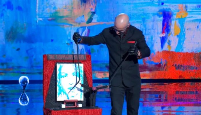 Tu si que vales, Renald Zapata dipinge il ritratto di Sabrina Ferilli con il signor Z | Video Witty Tv Tu si que vales, Renald Zapata dipinge il ritratto di Sabrina Ferilli