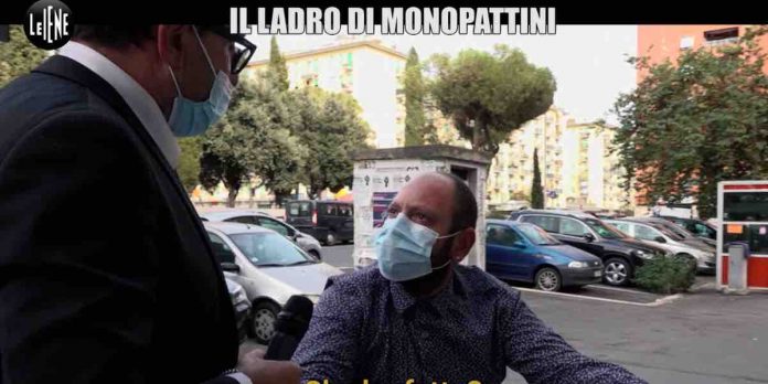 Le Iene, il furbetto ladro dei monopattini: 30 rapine a Roma | Video Mediaset ladro monopattini a Le Iene