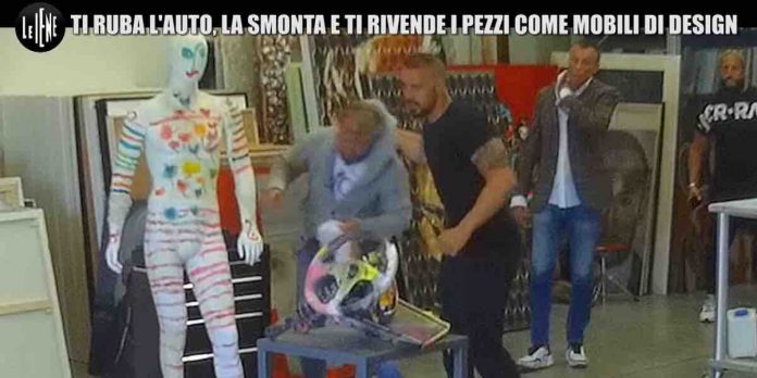 Scherzo Stefano Maniscalco a Le Iene: la sua Jeep Wrangler fatta a pezzi | Video Mediaset Scherzo Stefano Scherzo Stefano Maniscalco a Le Iene
