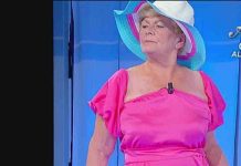 Uomini e Donne, Pinuccia piange: “non sopporto Tina” e lei: “la gente ha capito come sei” | Video Witty Tv sfilata Pinuccia a Uomini e Donne