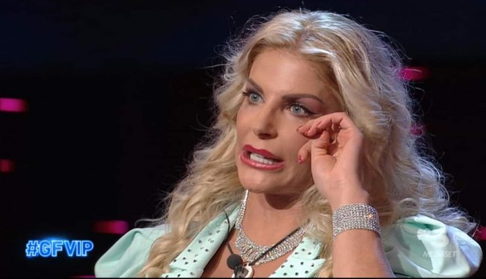 GF Vip, Francesca Cipriani, il video messaggio del padre e la confessione: “Ero cicciottella, i miei coetanei mi bullizzavano” | Video Mediaset Francesca Cipriani