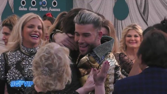 GF Vip, Giacomo Urtis nuovo concorrente del reality: il suo ingresso | Video Mediaset Giacomo Urtis