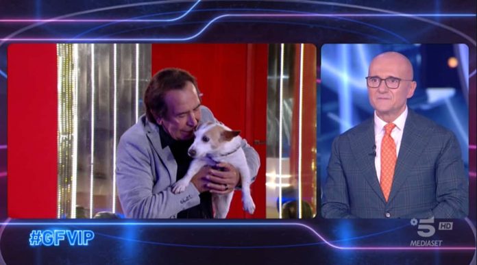 GF Vip, Giucas Casella incontra la sua cagnolina Nina e scoppia in lacrime per la felicità | Video Mediaset Giucas Casella incontra Nina, la cagnolina