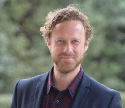 “Don Matteo”, il regista Jan Michelini parla di Terence Hill: “Il suo addio alla serie segna la fine di un’epoca” Jan Maria Michelini