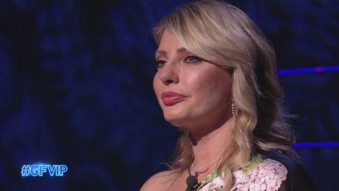 GF Vip, la linea della vita di Manila Nazzaro: da Miss Italia alla malattia alla perdita di un figlio | Video Mediaset Manila Linea della Vita