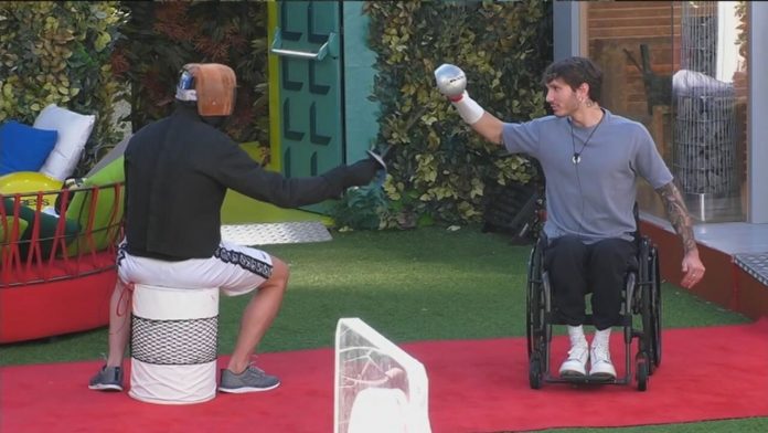 GF Vip, Aldo Montano insegna a Manuel Bortuzzo le basi della difesa nella scherma | Video Mediaset Montano Bortuzzo