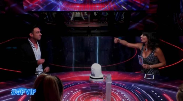 GF Vip, Nicola VS Miriana: “Vai dagli uomini che ti trattano male”. Signorini lo rimprovera duramente | Video Mediaset Nicola Vs Miriana