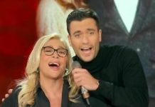 Mara Venier a Domenica In riporta “Il Musichiere” coinvolgendo Pierpaolo Pretelli: storico quiz musicale di Mario Riva | Video Pierpaolo Pretelli Mara Venier Domenica In Il Musichiere