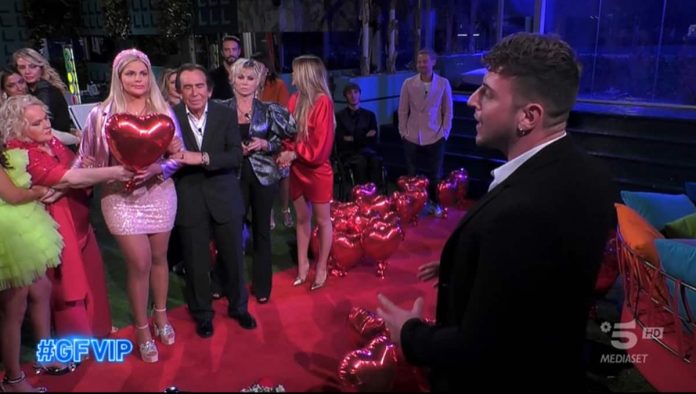 GF Vip, proposta di matrimonio in diretta per la Cipriani. Alex: “Francesca, mi vuoi sposare?”| Video Mediaset Proposta matrimonio