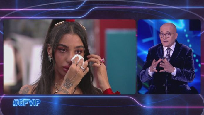 GF Vip, provvedimento disciplinare contro Lulù Selassiè. Signorini: “Quella è la porta” | Video Mediaset Provvedimento disciplinare