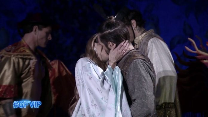GF Vip, il bacio appassionato tra Soleil Sorge e Alex Belli nel finale della Turandot | Video Mediaset Soleil Alex bacio