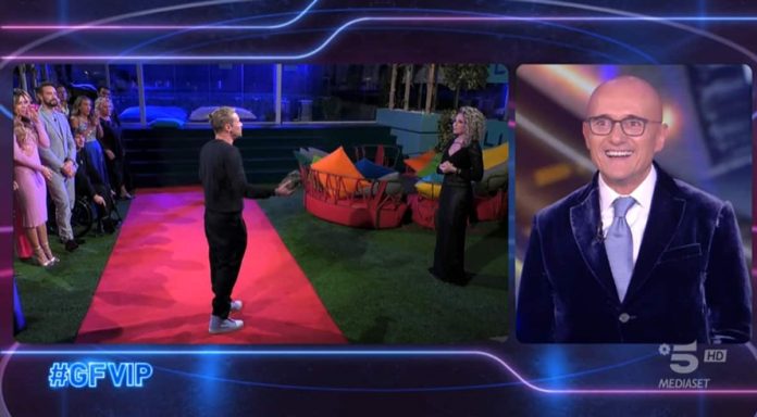 Sorpresa a Davide Silvestri al GF Vip: arriva la fidanzata Alessia | Video Mediaset Sorpresa Davide