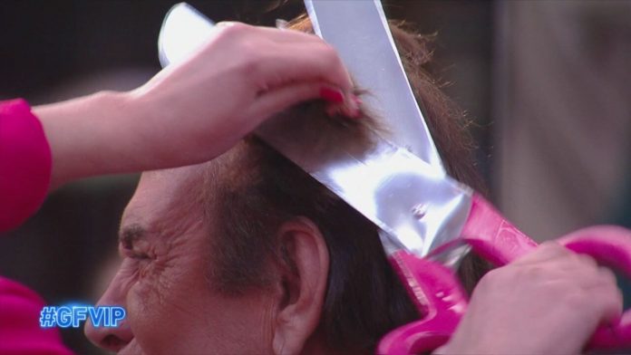 GF Vip, la “vendetta” di Francesca Cipriani su Giucas Casella: arriva la bambola assassina | Video Mediaset Vendetta Francesca