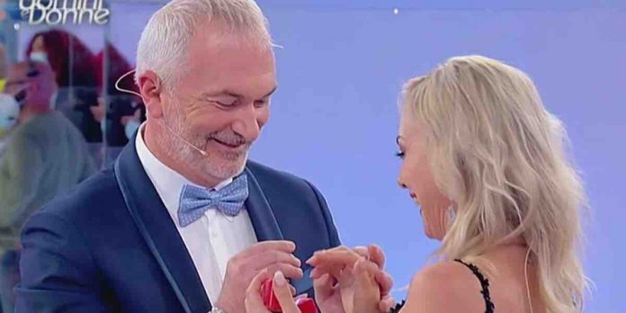 Uomini e Donne, Caterina e Biagio presto sposi: “ci siamo conosciuti tre anni fa grazie al tuo invito Maria” | Video Witty Tv Biagio e Caterina a Uomini e Donne