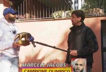 Tapiro d’oro a Marcell Jacobs: la consegna a Striscia La Notizia | Video Mediaset tapiro Marcell Jacobs a Striscia la notizia