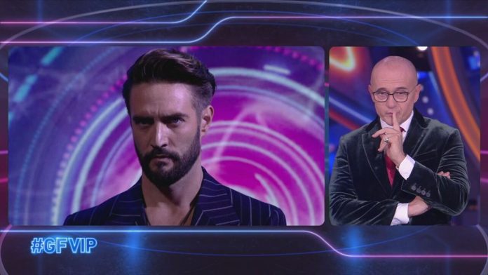 GF Vip, l’amore tra Alex Belli e Soleil Sorge: tutta la verità sul loro sentimento | Video Mediaset Alex Belli