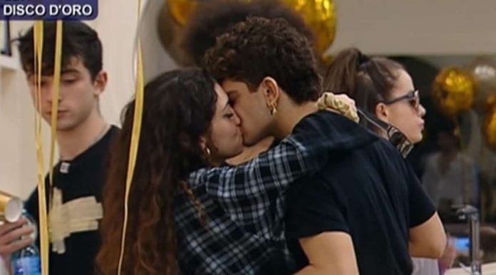 Amici 2021, i baci di Sissy: ecco una delle coppie della scuola | Video Witty Tv Amici 21 bacio Sissi Dario