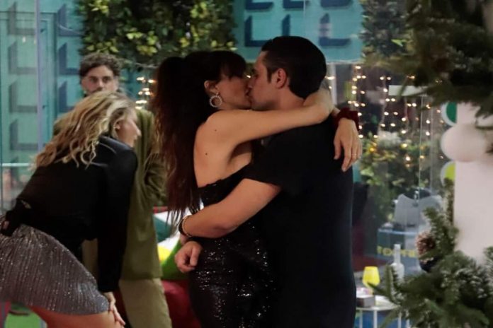 GF Vip, Biagio D’Anelli e Miriana Trevisan scatta il bacio: “Viviamoci anche fuori” | Video Mediaset Bacio Miriana e Biagio GF Vip