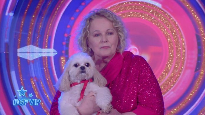 GF Vip, sorpresa di Natale per Katia Ricciarelli: il ritorno del suo cagnolino Ciuffy | Video Mediaset Ciuffy e la Ricciarelli