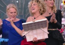 GF Vip, Eva Grimaldi nuova concorrente del reality: il suo ingresso | Video Mediaset Eva Grimaldi