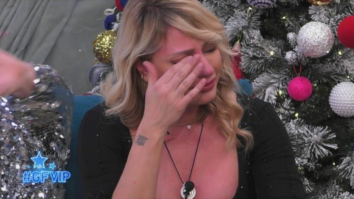 GF Vip, Manila Nazzaro in lacrime per le dure parole di Clarissa Selassiè | Video Mediaset Manila in lacrime