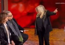 Mara Venier a Domenica In si infuria con Guillermo Mariotto: “Esci dallo studio!” Mara Venier furiosa