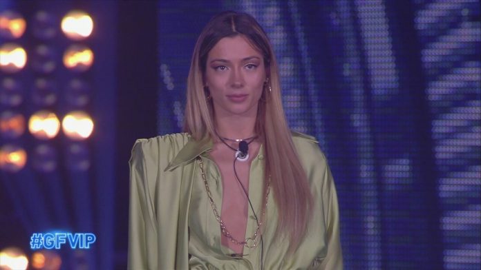 GF Vip, la versione di Soleil Sorge sulla dichiarazione di Alex: “Mi sono innamorato di te” | Video Mediaset Soleil