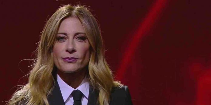Le Iene, il monologo di Francesca Fagnani sui diritti delle giornaliste | Video Mediaset Francesca Fagnani a Le Iene