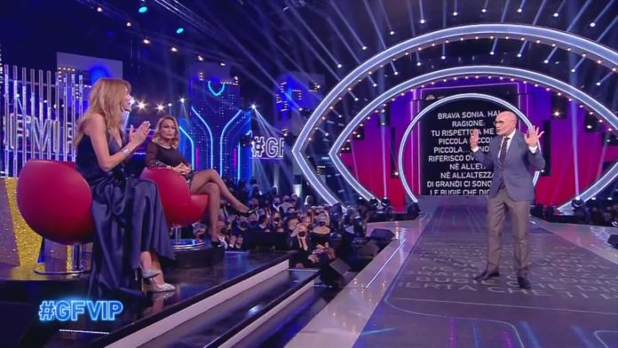 Grande Fratello Vip, la lite in diretta tra Sonia Bruganelli e Adriana Volpe | Video Mediaset Adriana Vs Sonia