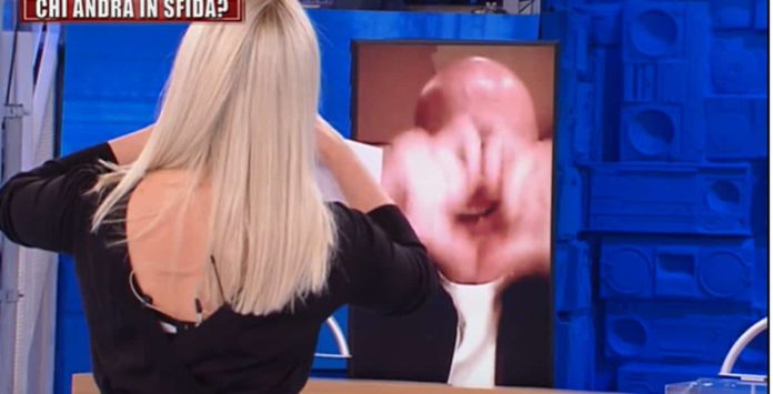 Amici 21, Arisa e Rudy Zerbi: effusioni a distanza e divertenti punzecchiature | Video Witty Tv Amici 21 Arisa e Rudy Zerbi