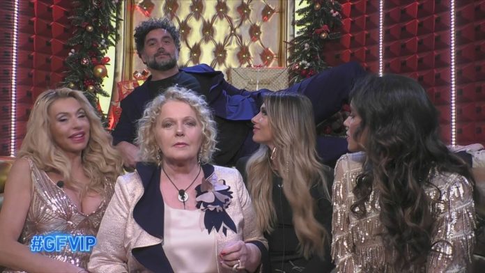 Grande Fratello Vip, le donne divise in Casa ma tutte pazze per Barù | Video Mediaset Barù