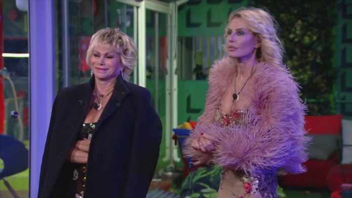 GF Vip, Enzo Paolo Turchi ritorna in Casa: conosceva Nathaly Caldonazzo, l’ha invitata al matrimonio? | Video Mediaset Carmen e Nathaly