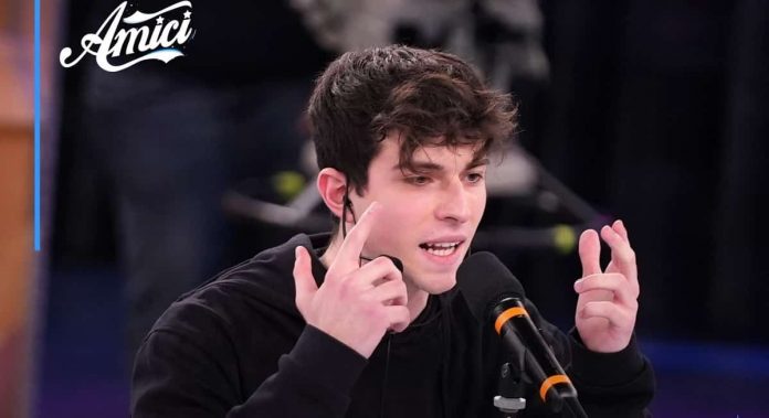 Crytical ad Amici 21 canta Mi fido di te per la sfida giudicata da Arisa | Video Witty Tv Crytical ad Amici 21