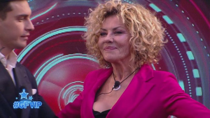 Grande Fratello Vip, chi è uscito ieri sera lunedì 3 gennaio 2022? Eliminata Eva Grimaldi | Video Mediaset Eliminato